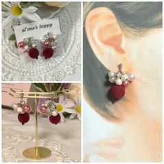 ワインレッドのフロッキービーズ ピアス