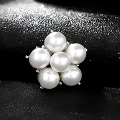 S0421 ミリ　5パールブローチ