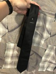 GIVENCHY ジバンシー ネクタイ ロゴ　シルク　ブラック　FK