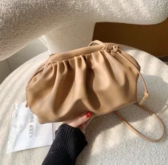 ガマグチ ギャザーショルダーバッグ ベージュ クラッチバッグ 2way