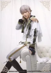 【中古】生写真(男性) 岡宮来夢(鶴丸国永)/全身・キャラクターショット/「ミュージカル『刀剣乱舞』 鶴丸国永 大倶利伽羅 双騎出陣 ～春風桃李巵～」ランダムブロマイド ライブver.