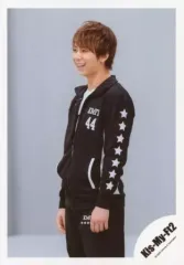 【中古】生写真(ジャニーズ) Kis-My-Ft2/北山宏光/膝上・衣装黒・両手下・左向き/アルバム「To-y2」特典映像オフショット/公式生写真