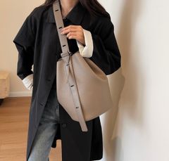 縦長バッグ　ベージュ　ブラック