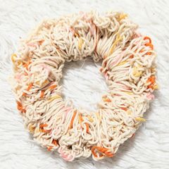 ♡ハンドメイド♡ヘアゴム シュシュ ヘアアクセサリー マーブル毛糸 毛糸 ボリューム 大きい 可愛い １点物 プレゼント オレンジ アイボリー