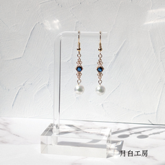 NO.63　【1点物】　キュービックジルコニア　ロイヤルブルー×シルキーパールフックピアス