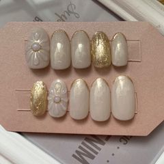 ネイルチップ お花ネイル ぷっくりネイル 白 ゴールド 現品 メルカリshops ネイルチップ お花ネイル ぷっくりネイル 白 ゴールド 現品 メルカリshops