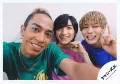 【中古】生写真(ジャニーズ) 少年忍者・Aぇ! group/川崎皇輝・安嶋秀生・草間リチャード敬太/横型・バストアップ/「ALL Johnnys’ Jr. 2023 わっしょいCAMP! in Dome」セルフィー/公式生写真