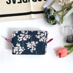 小さく見えて大容量♡お化粧ポーチにピッタリ♡ネイビーと白の爽やかお花の♡上品ミニ ポーチ