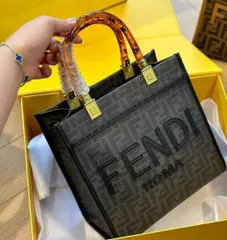 2024年最新】フェンディ FENDI ショッピングバッグの人気アイテム - メルカリ