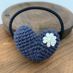 ☆ハンドメイド☆編みぐるみ☆ハートのヘアゴム☆ ブルー☆コットン☆
