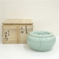 水指、青磁捻梅、加藤藤山作、塗蓋共蓋付、およ12番 水指、青磁捻梅、加藤藤山作、塗蓋共蓋付、およ12番 - メルカリ