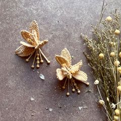 accessory 華やかな花のイヤリング　ピアス