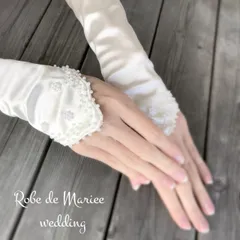 上品！パールとサテンのフィンガーレスグローブ