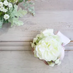 アンティークローズ、カスミソウのコサージュ　シャビ―カラー　入園式　卒園式　入学式　卒業式　大人フォーマル