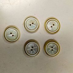 蝶貝ボタン20ミリ