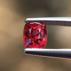 天然　非加熱　モゴック産　スピネル　ルース 　レッド＆オレンジ　0.80ct　美発色　ソーティング付き