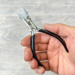ナイロンジョー プライヤー ナイロンカバー付 ヤットコ チェーンノーズ  アクセサリー ハンドメイド ワイヤー 傷 つけない くせ 伸ばし 手芸 アーティスティックワイヤー キズ防止 PL566 手芸  ハンドメイド 工具 ビーズスミス beadsmith