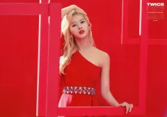 【中古】キャラカード サナ(赤衣装/横/腰上) ランダムトレーディングカード 「TWICE WORLD TOUR 2019 ”TWICELIGHTS” IN JAPAN」