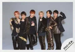 【中古】生写真(ジャニーズ) SixTONES/集合(6人)/横型・全身(足見切れ)・衣装黒・茶色・横並び・松村左手腰・背景グレー/JOHNNYS’ ISLAND STORE オフショット/公式生写真