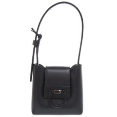 FERRAGAMO カンチーニ トリフォリオ バケットバッグ - メルカリ