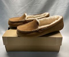 UGGのサムネイル