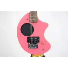 【美品】ZO-3GF 3TS アンプ内蔵ギター ディストーションSW付 ケース付 美品】ZO-3 グリーン アンプ内蔵ミニギター ディストーションSW