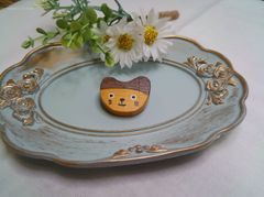 ハンドメイド　丸耳ネコのブローチ　茶色