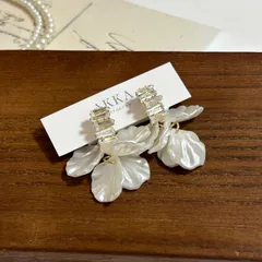 petal flower bijou earring   フラワー　ペタル　花　パール　ビジュー　イヤリング　キラキラ　結婚式　きれいめ　可愛い　高見え　人気　ギフト　誕生日　フェミニン　ボリューム