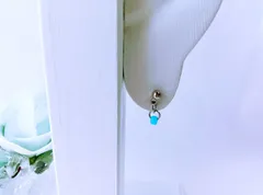 水色ビーズのシルバーピアス