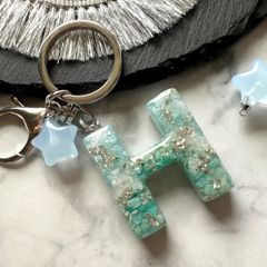 amazonite×glas stone レジンイニシャルキーホルダー　H