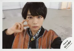 【中古】生写真(ジャニーズ) なにわ男子/大西流星/横型・バストアップ・衣装オレンジ・黒・右手ピース・口閉じ・カメラ目線/「ジャニーズJr.8・8祭り～東京ドームから始まる～」セルフィー/公式生写真