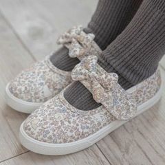 Item thumbnail for item ee614633-55af-4c72-8d2e-3caaefca81b3