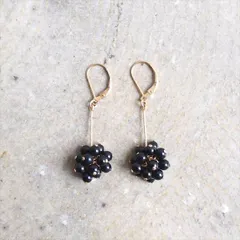 Ouca（ウーサ）ピアス／独創的でしなやかなフォルムにこだわったピアスコレクション/オニキス小粒