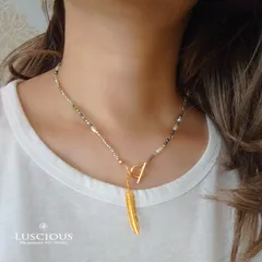 グリーンミックスビーズとパールのマンテルネックレス フェザーメタル付き