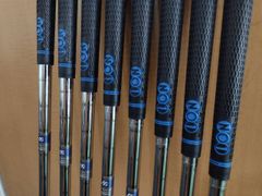 NO1 グリップ 50SS シリーズ ブルー BLUE 太め 硬め エラストマー 樹脂 GRIP 飛距離 方向性 撥水 プロ アマチュア ゴルフ GOLF フィールドナンバー ソフト ソリッド アイアン ウェッジ フェアウェイウッド ユーティリティー