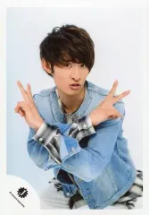 【中古】生写真(ジャニーズ) 関西ジャニーズJr./向井康二/膝上・しゃがみ・衣装デニム・白黒チェック柄・両手ピース・腕交差・口すぼめ・顔右向き/16春「春休みスペシャルShow 2016」グッズ撮影オフショット/公式生写真