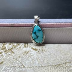 フランス製パリ宝石店のトルコ石と18金とメレダイヤの美しいペンダント