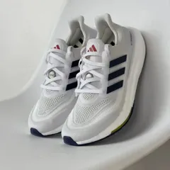 【今日の特価】新品Adidas ULTRABOOST LIGHT スニーカー