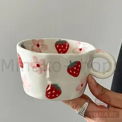 【新品・未使用】 手描きイチゴ柄フローラルセラミックマグ - アート風キュートコーヒーカップ、朝食・ティータイム用ギフト