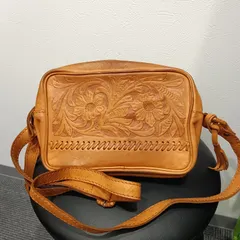 【良品】SARAI サライ 本革 花柄カービング ショルダーバッグ キャメル ズッケロ系