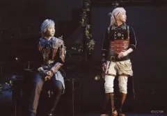 【中古】生写真(男性) 阿部快征(世良里津花)・小林涼(村瀬大)/ライブフォト・横型・全身・キャラクターショット/キソセカイステージ：zwei「アカイホノオ」/「ムービックステージオンリーショップ2022」S.Q.S メモリアルBOX Ver.3 ブロマイド