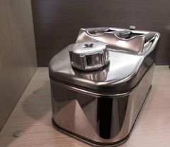 新品　灯油ガソリンタンク灯油缶携行缶　5L　シルバー キャンプ　ストーブ用