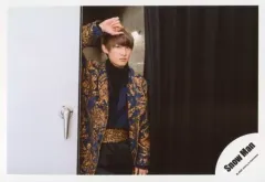 【中古】生写真(ジャニーズ) Snow Man/向井康二/横型・膝上/「Snow Man ASIA TOUR 2D.2D.」グッズオフショット/公式生写真