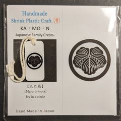 【ハンドメイド】家紋「丸に蔦」チャーム•ストラップ