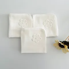 白いガーゼハンカチ　お花　3枚セット　子供　レディース　小学校　幼稚園　お受験　赤ちゃん　冠婚葬祭　白　ハンドメイド