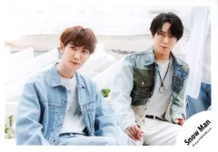 【中古】生写真(STARTO) Snow Man/渡辺翔太・宮舘涼太/横型・膝上/シングル「BREAKOUT / 君は僕のもの」MV＆ジャケ写オフショット/公式生写真