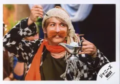 【中古】生写真(ジャニーズ) ジャニーズWEST/藤井流星/横型・衣装アラビアン風・右手スプーン・左手ソースポット・体正面/「Ya! Hot! Hot!」PV撮影オフショット/公式生写真