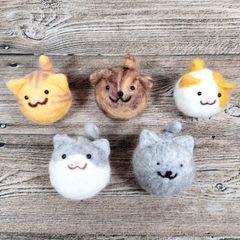 【障がい者さん作品】羊毛フェルト(ネコ5種類)　手作り　ハンドメイド　キャラクター　デフォルメ　かわいい　子猫　灰猫　キジトラ　ネコ　トラ柄　虎　マッカレルタビー