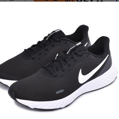 NIKE  ナイキ　レボリューション５　ランニングシューズ　BQ3204