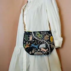 ハンドメイド　バッグ　handmade　手刺繍　刺繍　可愛い　アート　大人　おしゃれ　花 蝶々　flower　repo　ミナペルホネン　デニム　プレゼント　デザイン　　個性的　一点もの パッチワーク ショルダー　 embroidery　2 WAY